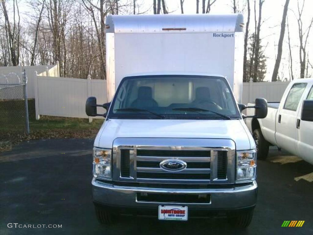 2009 E Series Cutaway E350 Commercial Moving Truck - Oxford White / Medium Flint photo #1