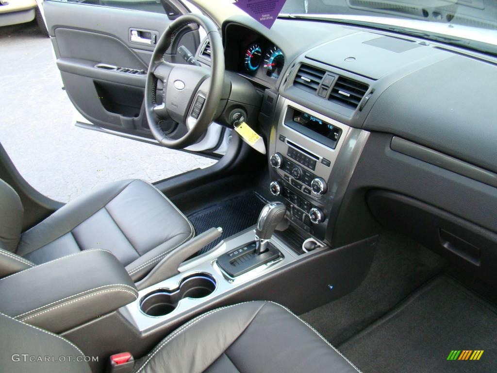 2010 Fusion SEL - White Platinum Tri-coat Metallic / Charcoal Black photo #12