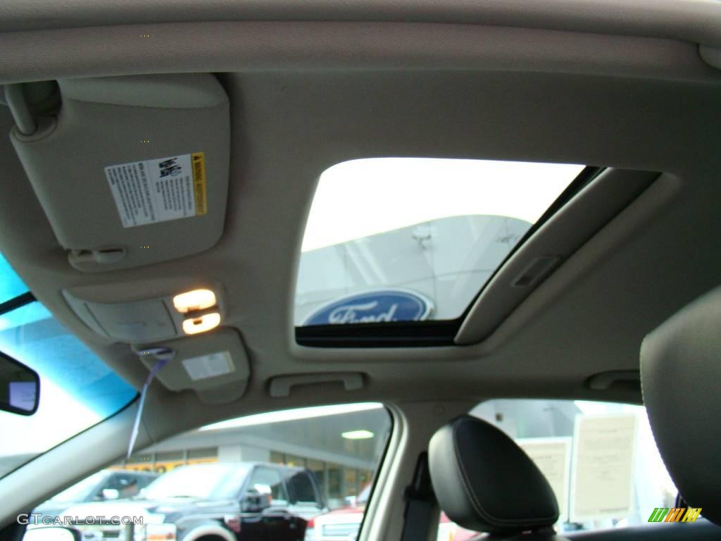 2010 Fusion SEL - White Platinum Tri-coat Metallic / Charcoal Black photo #18