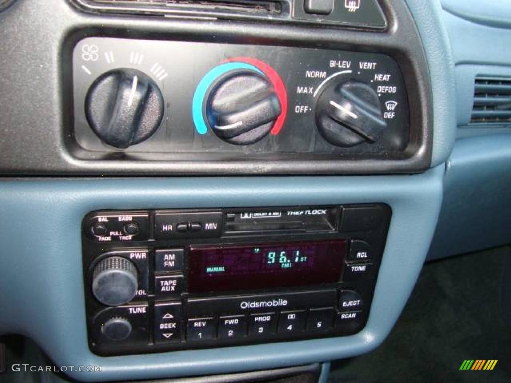 1997 Achieva SL Sedan - Medium Sea Green Metallic / Blue photo #16