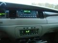 2000 Vibrant White Lincoln Town Car Executive  photo #24