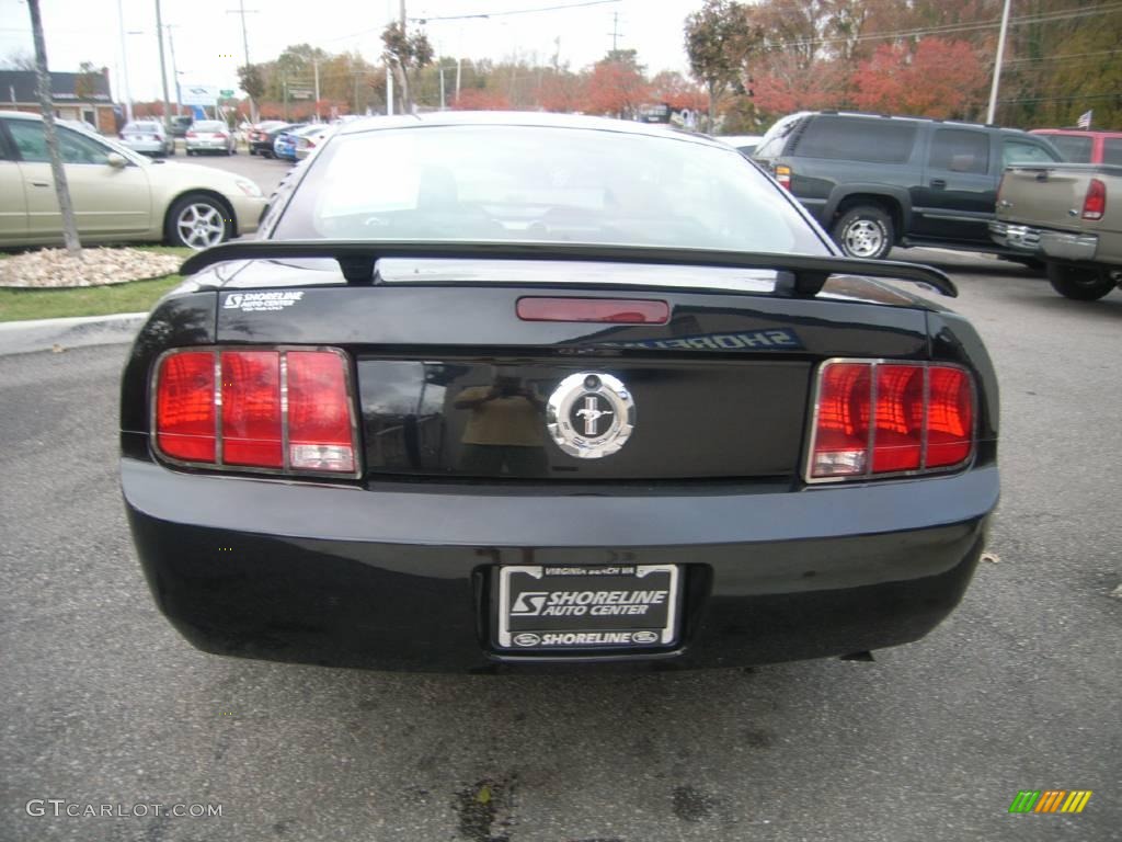 2005 Mustang V6 Deluxe Coupe - Black / Dark Charcoal photo #5