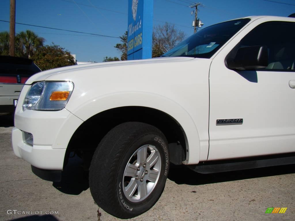 2008 Explorer XLT - White Suede / Camel photo #22