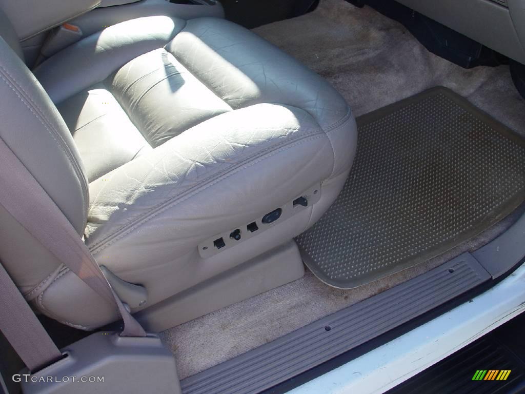 1999 Tahoe LT 4x4 - Summit White / Neutral photo #10