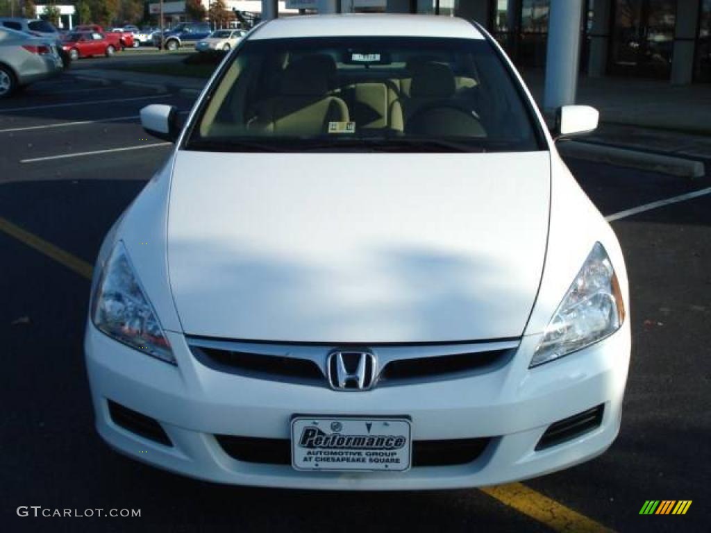 2007 Accord SE V6 Sedan - Taffeta White / Ivory photo #9