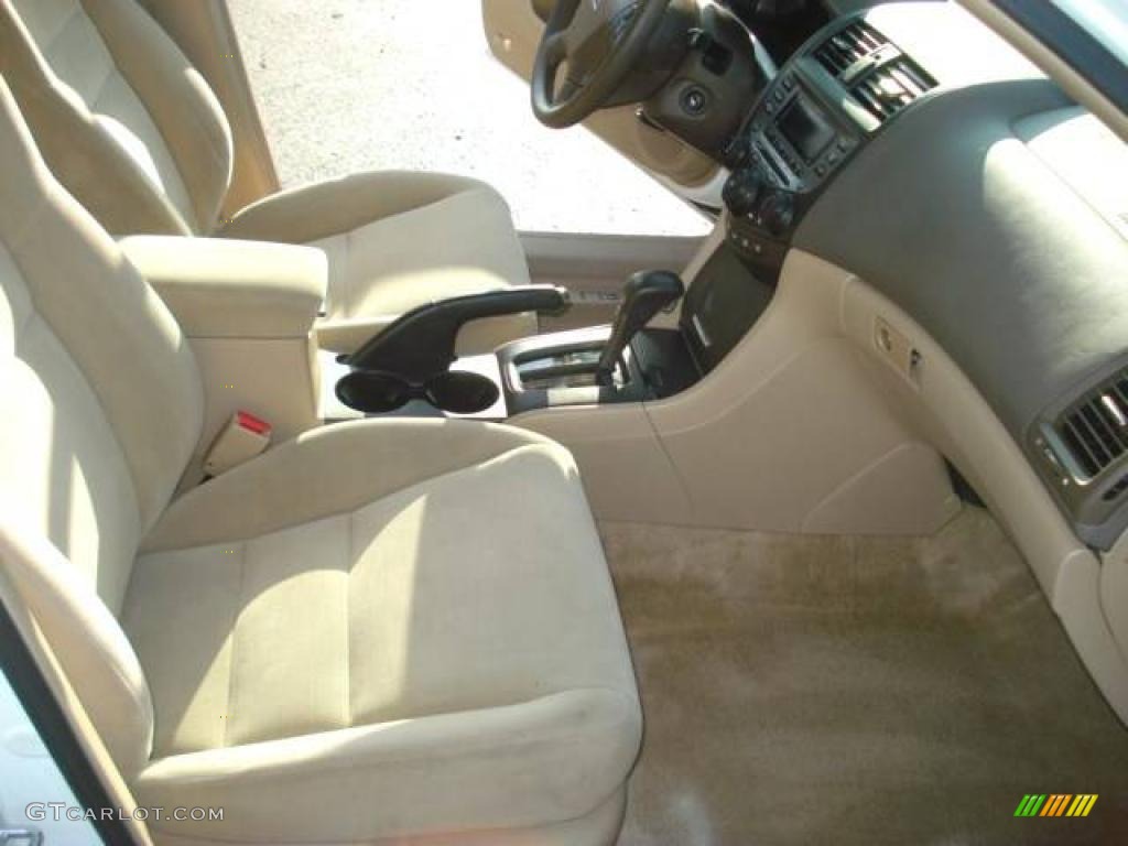 2007 Accord SE V6 Sedan - Taffeta White / Ivory photo #13