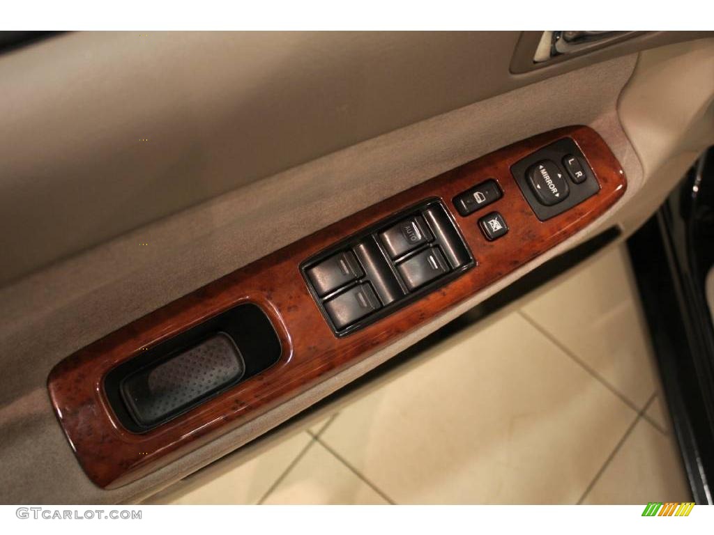 2004 Camry XLE - Black / Taupe photo #9