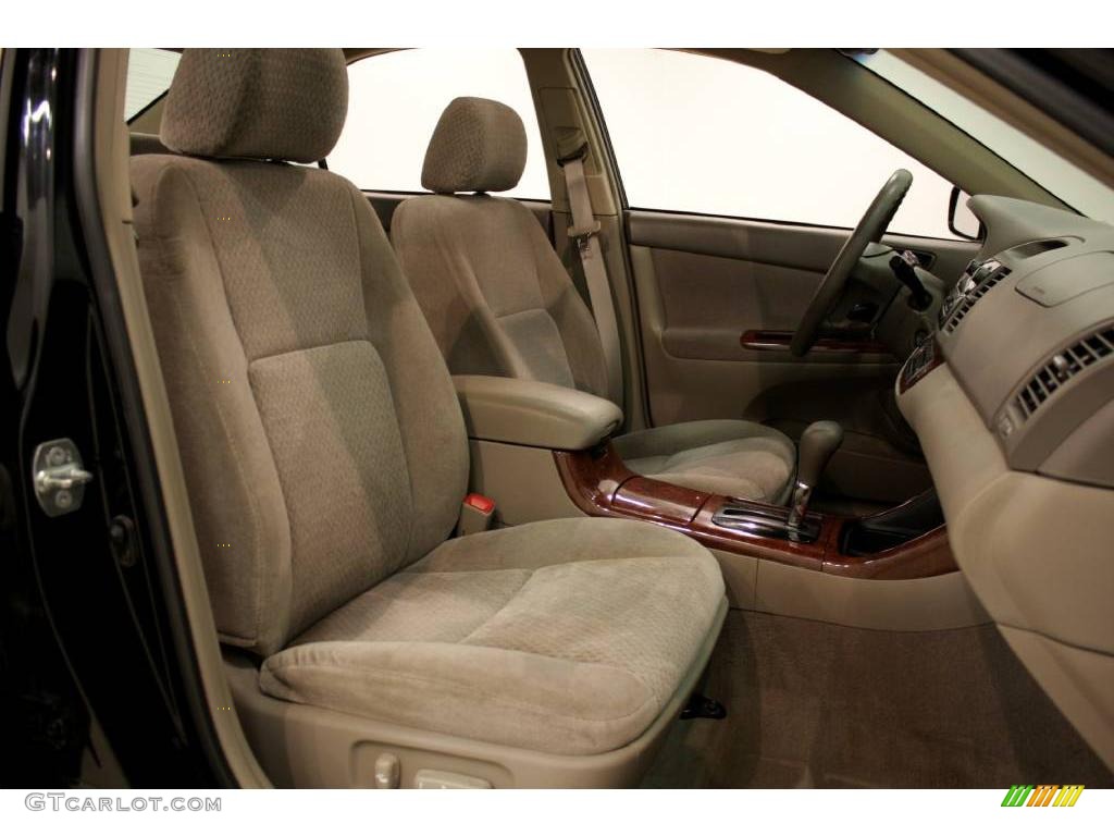 2004 Camry XLE - Black / Taupe photo #16