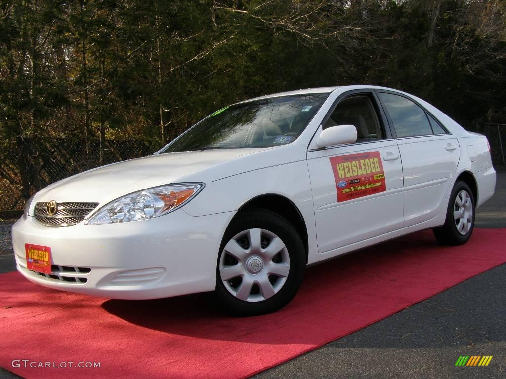 2004 Camry LE - Super White / Taupe photo #1