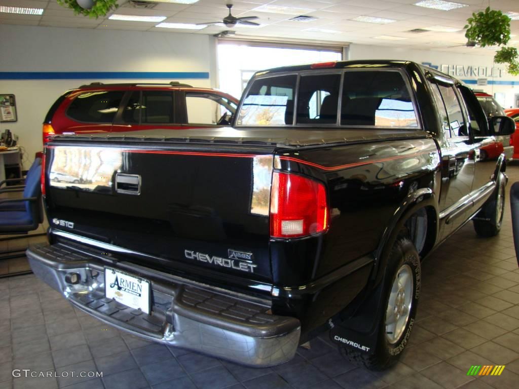 2001 S10 LS Crew Cab 4x4 - Onyx Black / Graphite photo #5