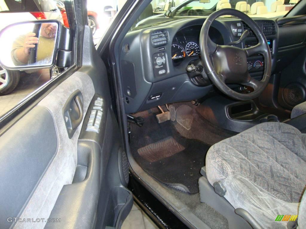 2001 S10 LS Crew Cab 4x4 - Onyx Black / Graphite photo #9