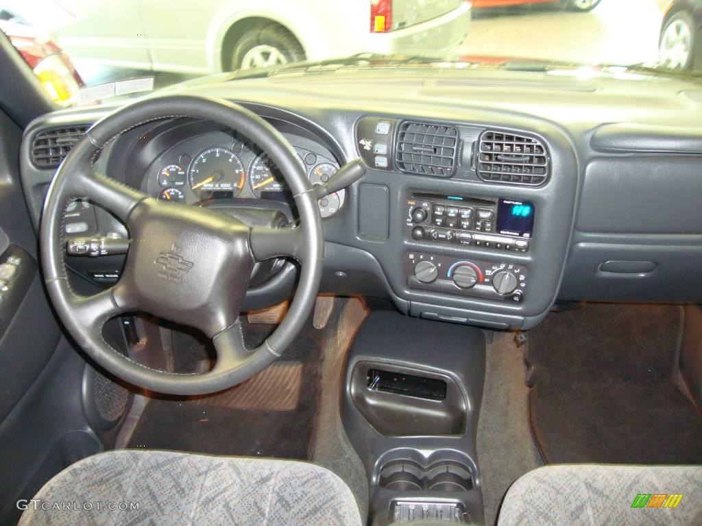 2001 S10 LS Crew Cab 4x4 - Onyx Black / Graphite photo #21