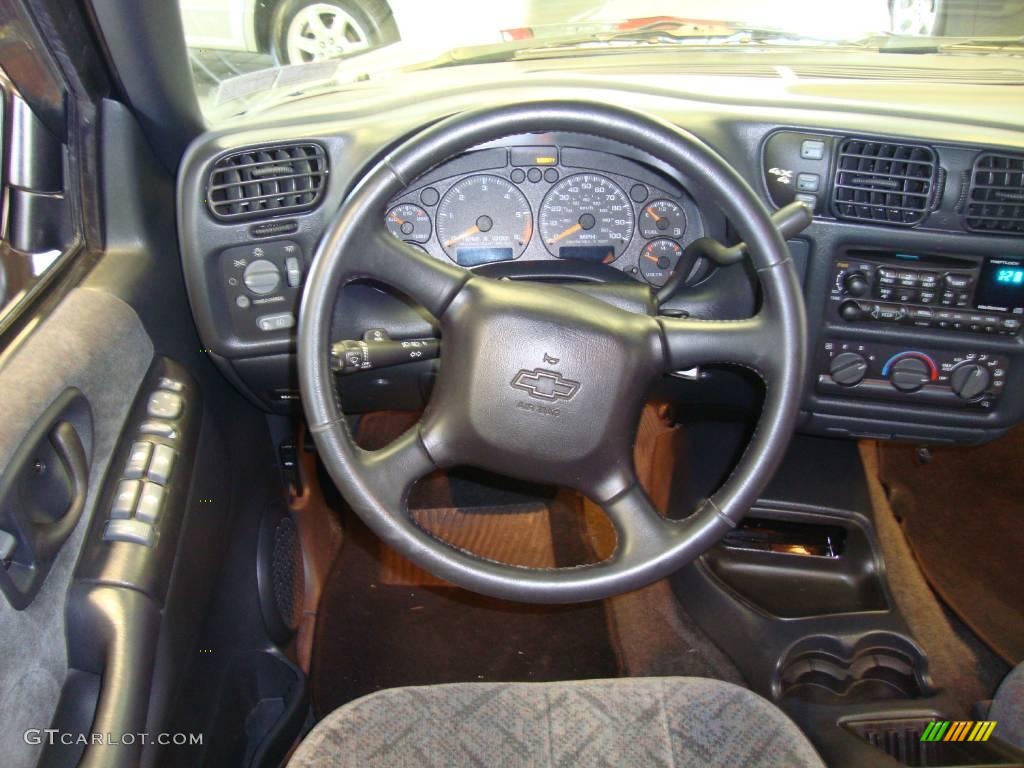 2001 S10 LS Crew Cab 4x4 - Onyx Black / Graphite photo #22