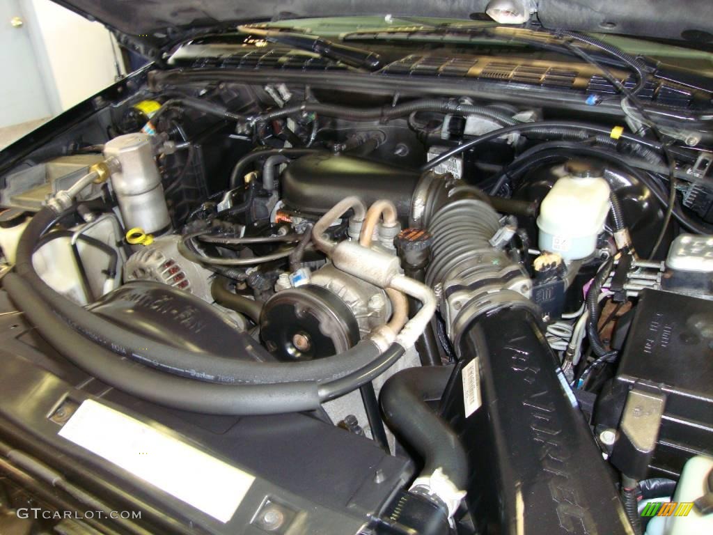2001 S10 LS Crew Cab 4x4 - Onyx Black / Graphite photo #24