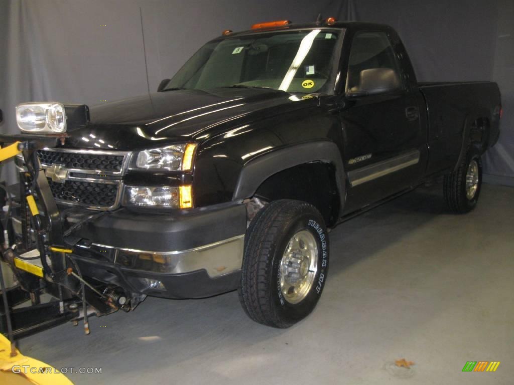 2006 Silverado 2500HD LS Regular Cab 4x4 - Black / Dark Charcoal photo #1