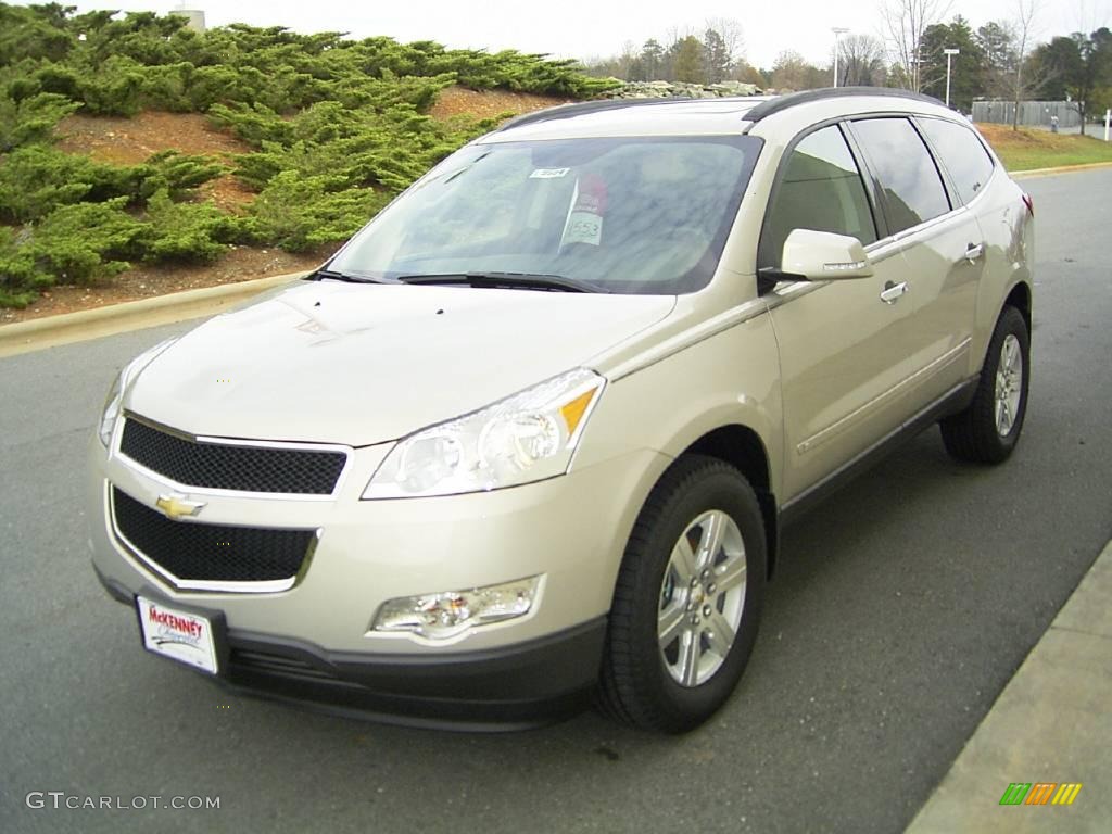 2010 Gold Mist Metallic Chevrolet Traverse Lt 21882066
