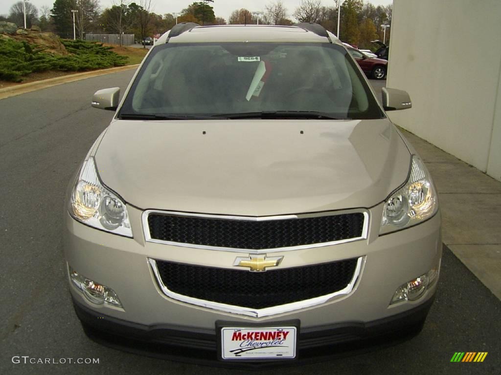 2010 Traverse LT - Gold Mist Metallic / Ebony photo #6