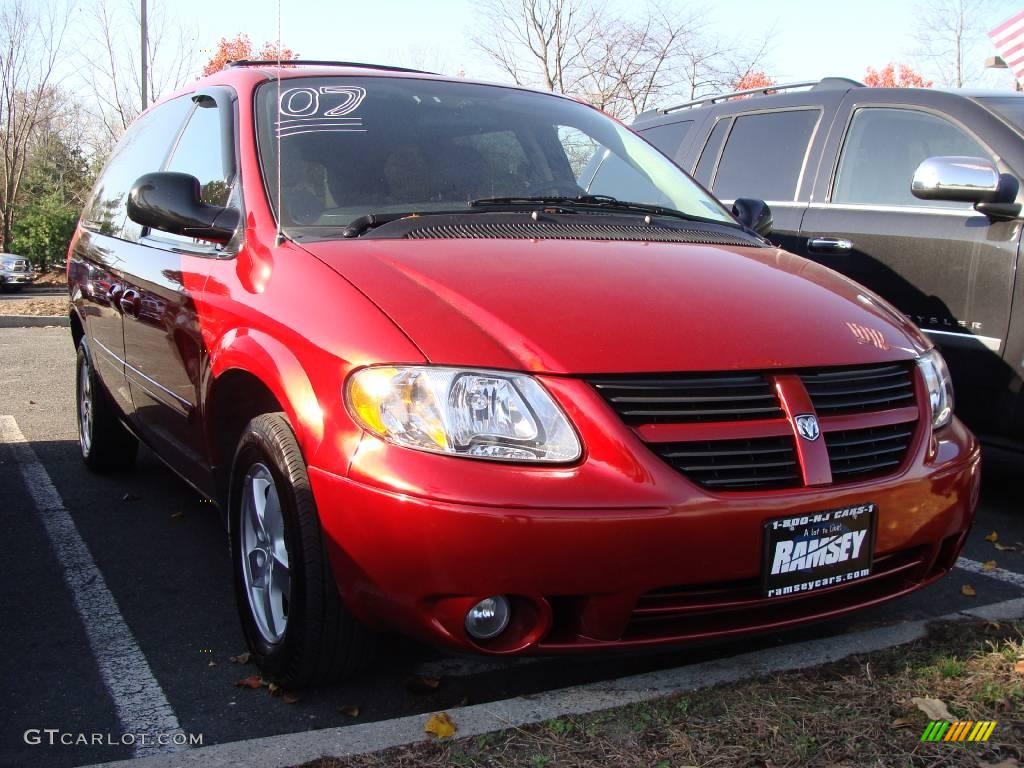 2007 Grand Caravan SXT - Inferno Red Crystal Pearl / Medium Slate Gray photo #3