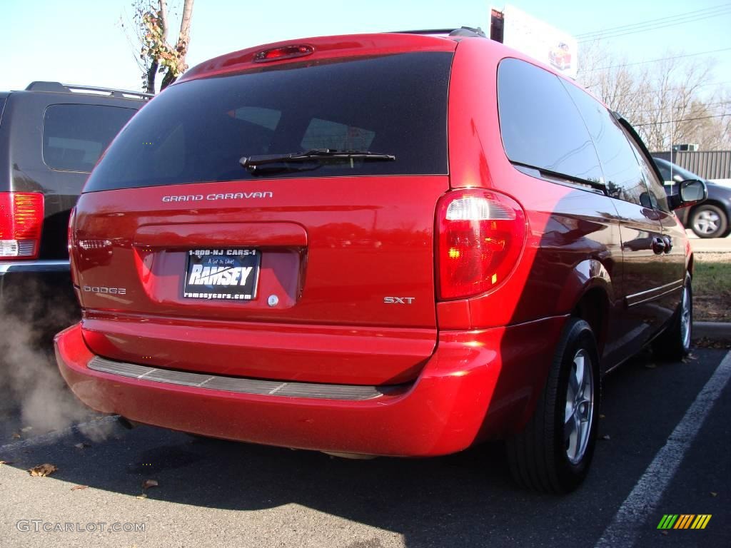 2007 Grand Caravan SXT - Inferno Red Crystal Pearl / Medium Slate Gray photo #4