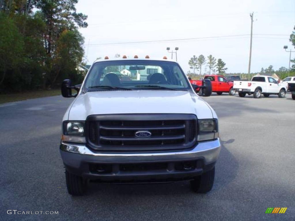 2004 F450 Super Duty XL Crew Cab - Oxford White / Medium Flint photo #2