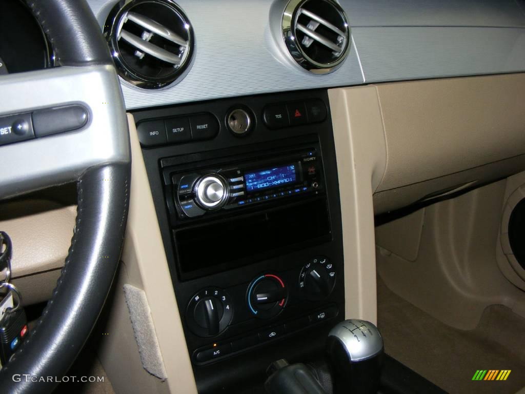 2005 Mustang GT Premium Coupe - Performance White / Medium Parchment photo #19