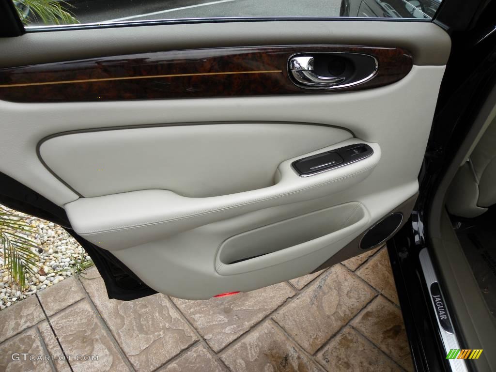2005 Jaguar XJ Vanden Plas Dove Grey Door Panel Photo #21901058