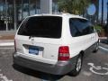 2005 Clear White Kia Sedona EX  photo #3