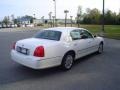 2008 Vibrant White Lincoln Town Car Signature Limited  photo #5