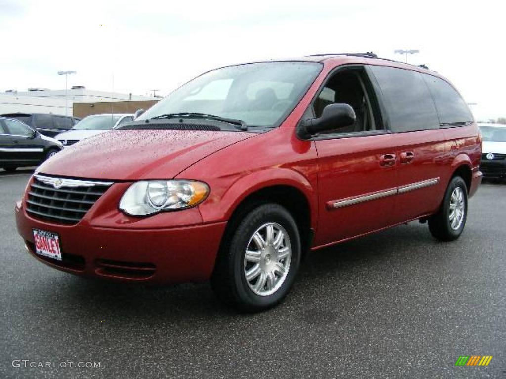 2005 Town & Country Touring - Inferno Red Pearl / Medium Slate Gray photo #1