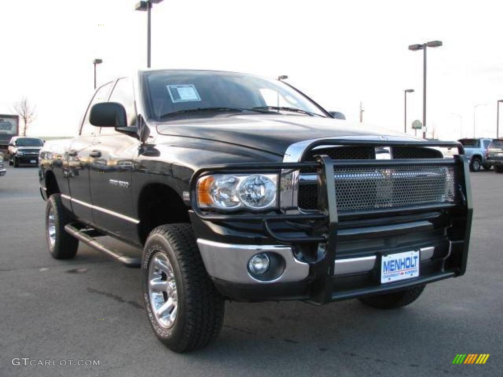 2005 Ram 1500 SLT Quad Cab 4x4 - Black / Dark Slate Gray photo #4