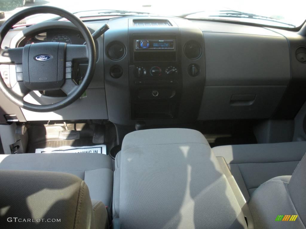 2005 F150 XL SuperCab 4x4 - Bright Red / Medium Flint Grey photo #14