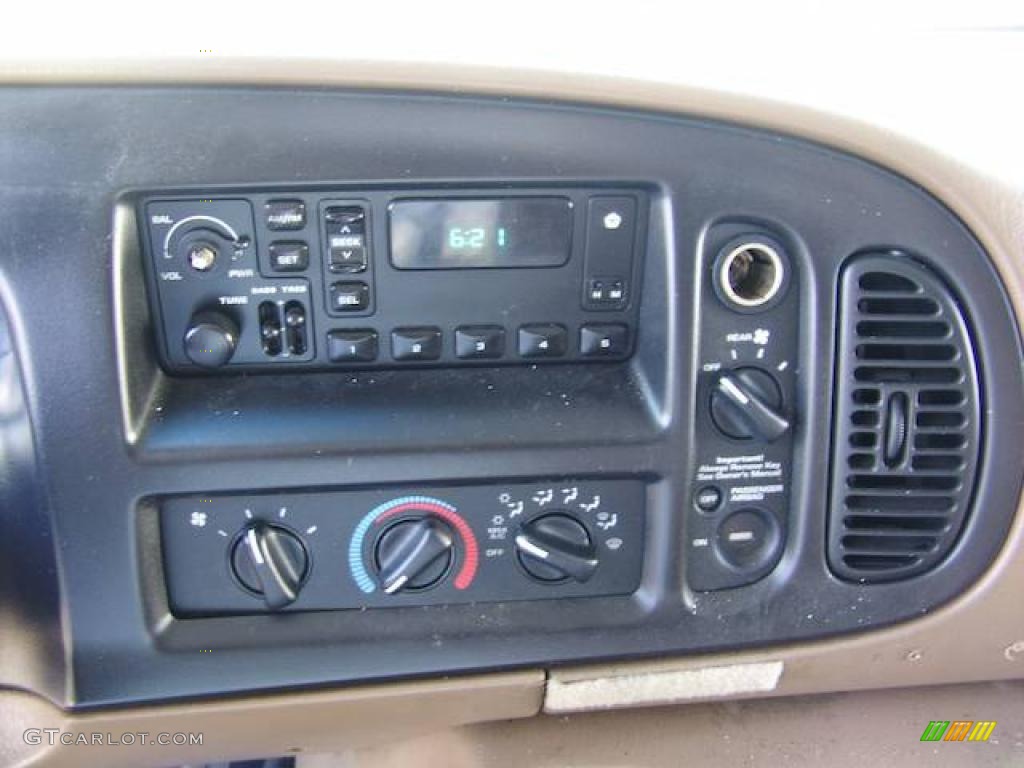 1999 Ram Van 3500 Maxi Commercial - Bright White / Mist Gray photo #17