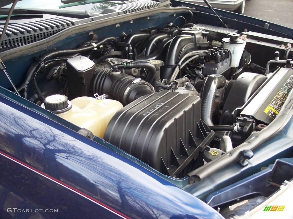 2005 Explorer XLT 4x4 - Dark Blue Pearl Metallic / Graphite photo #42