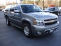 Greystone Metallic - Suburban LT 4x4 Photo No. 2