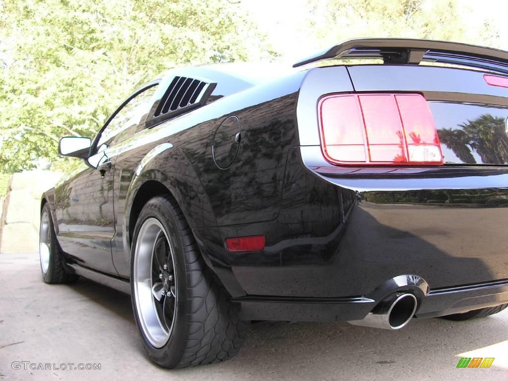 2006 Mustang GT Premium Coupe - Black / Dark Charcoal photo #23