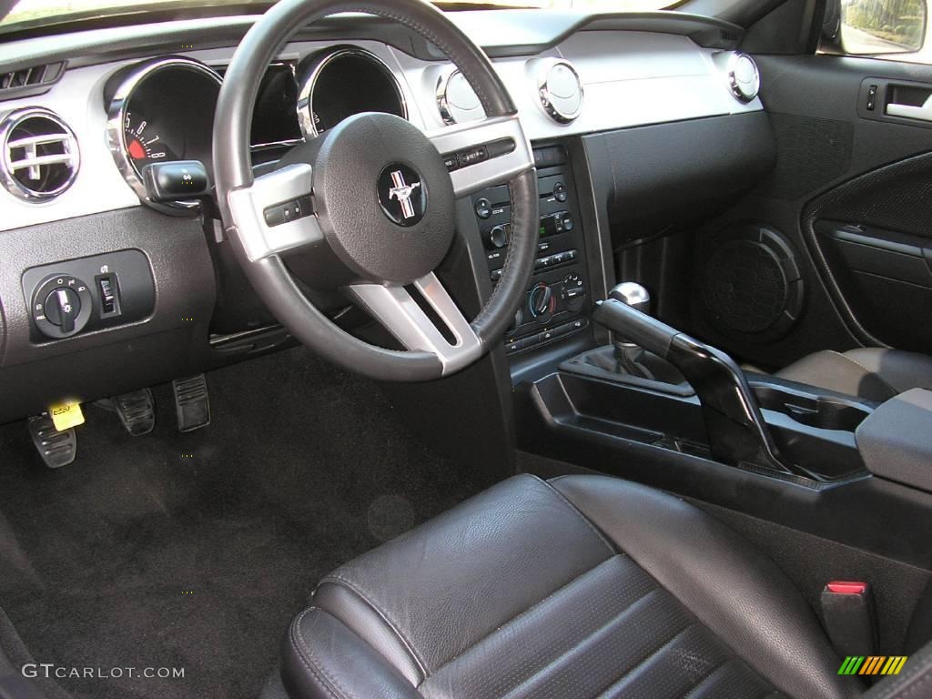 2006 Mustang GT Premium Coupe - Black / Dark Charcoal photo #26