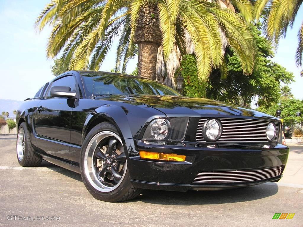 2006 Mustang GT Premium Coupe - Black / Dark Charcoal photo #35
