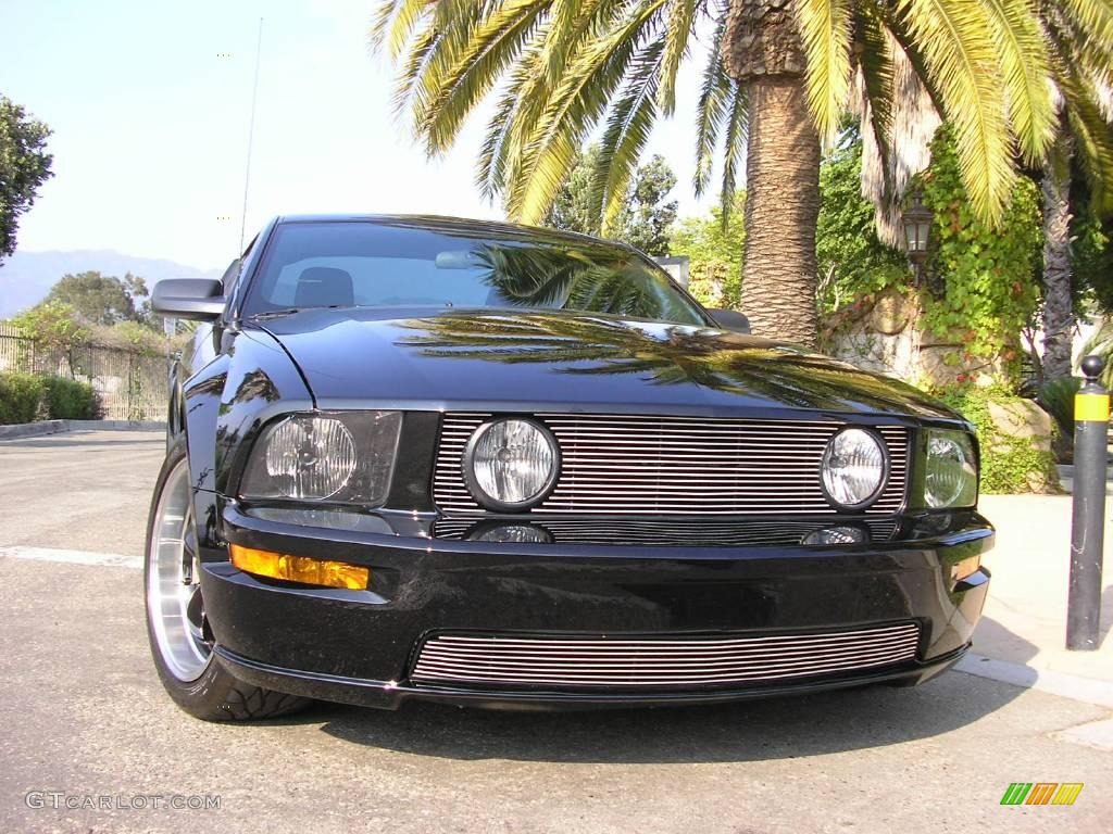 2006 Mustang GT Premium Coupe - Black / Dark Charcoal photo #36