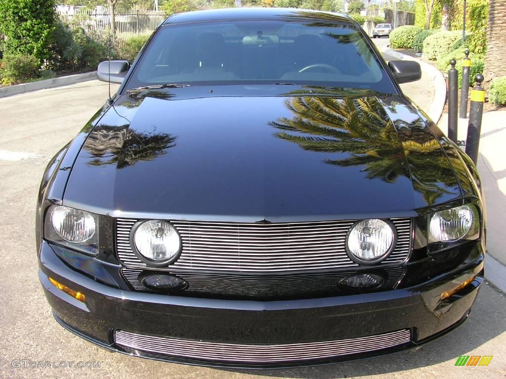 2006 Mustang GT Premium Coupe - Black / Dark Charcoal photo #40