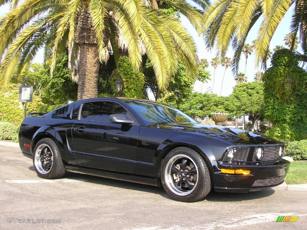 2006 Mustang GT Premium Coupe - Black / Dark Charcoal photo #43