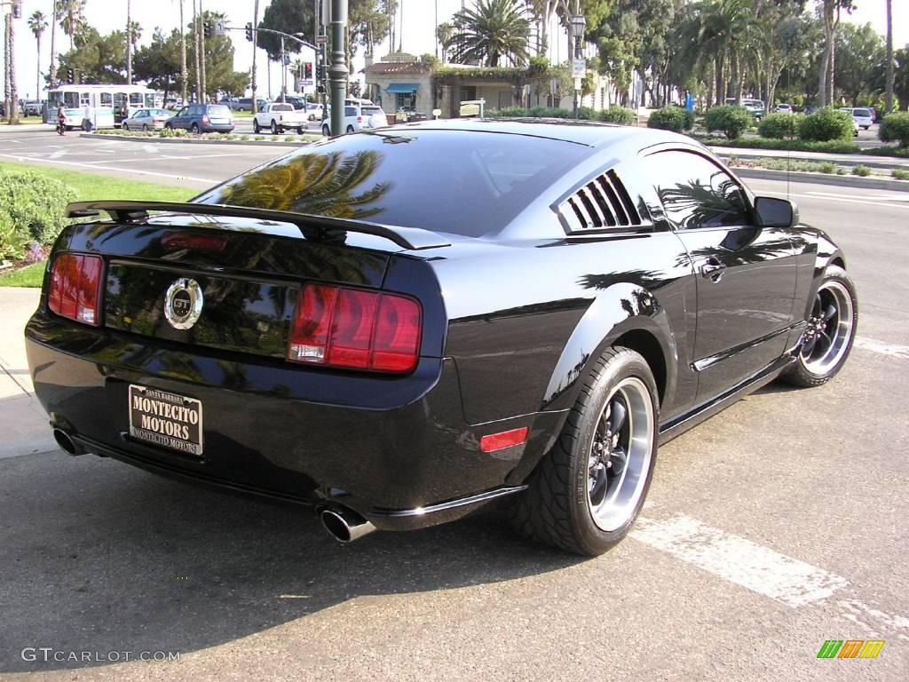 2006 Mustang GT Premium Coupe - Black / Dark Charcoal photo #50