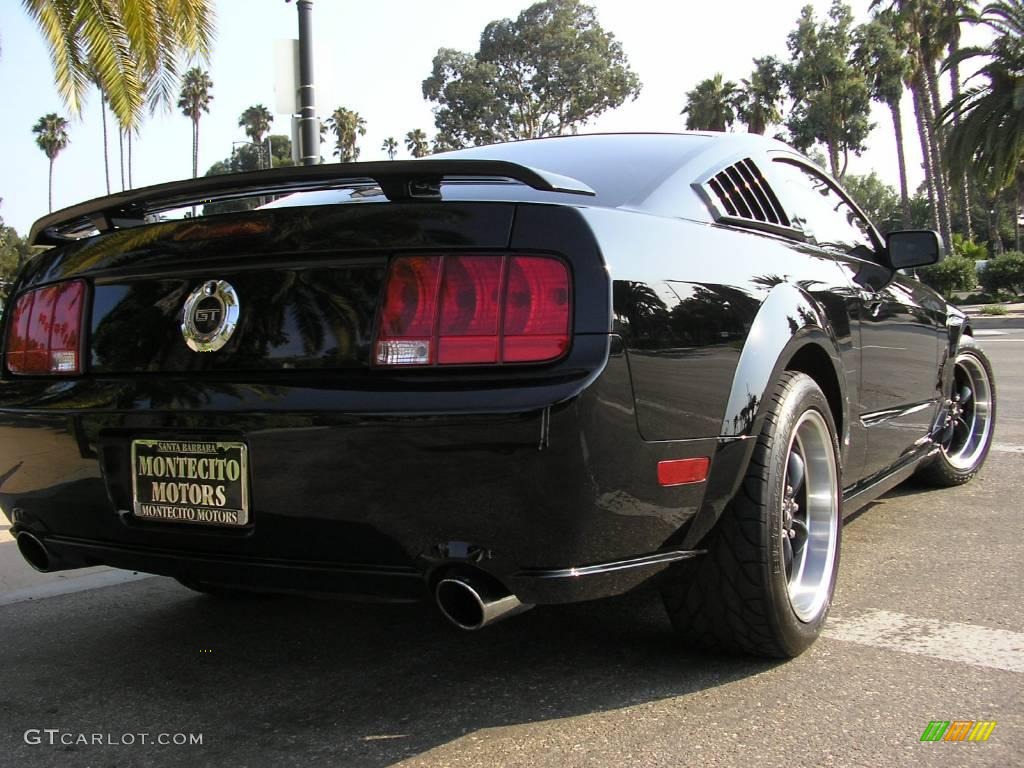 2006 Mustang GT Premium Coupe - Black / Dark Charcoal photo #51