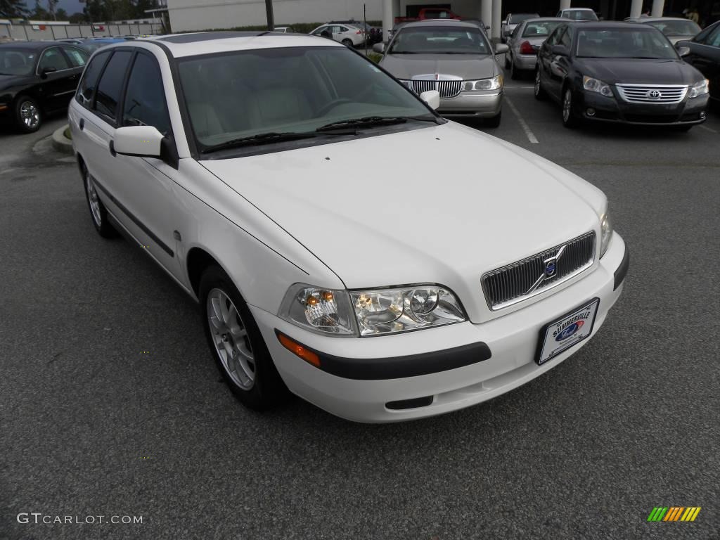 2001 V40  - White / Taupe/Light Taupe photo #1