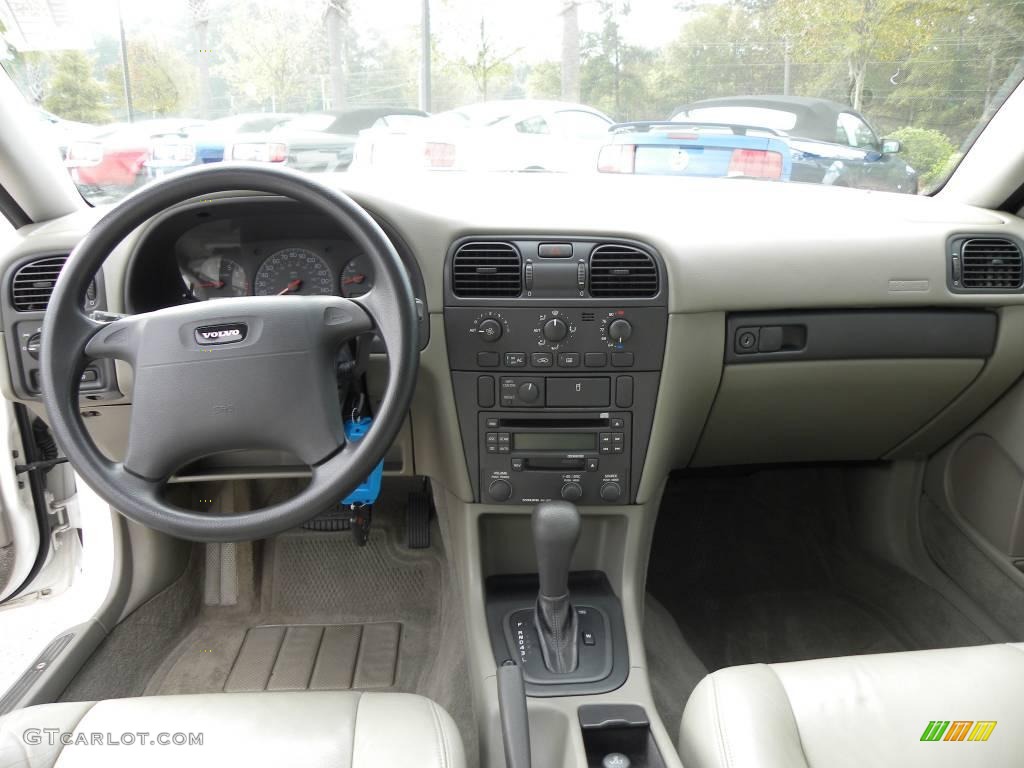 2001 V40  - White / Taupe/Light Taupe photo #3