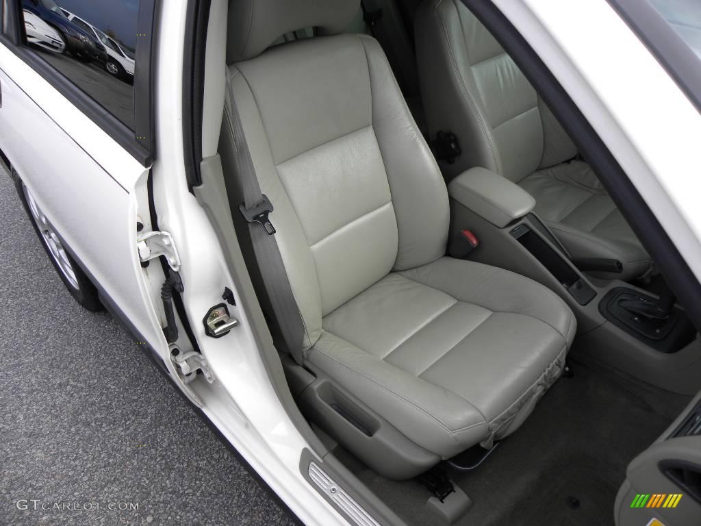 2001 V40  - White / Taupe/Light Taupe photo #9