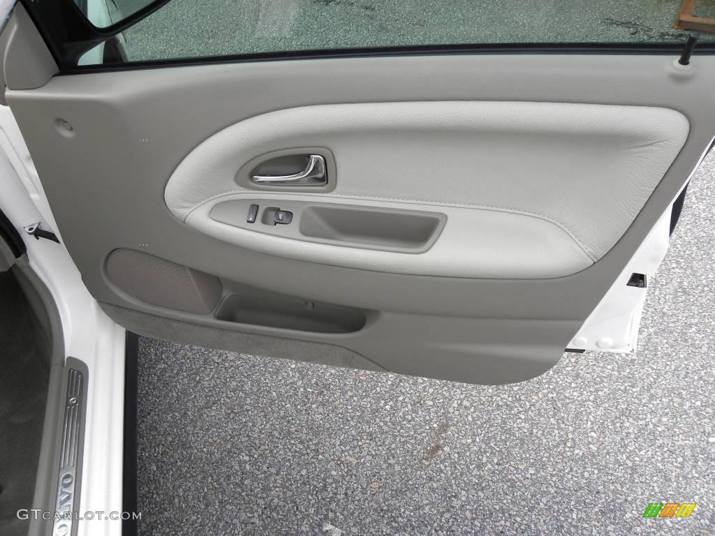 2001 V40  - White / Taupe/Light Taupe photo #10