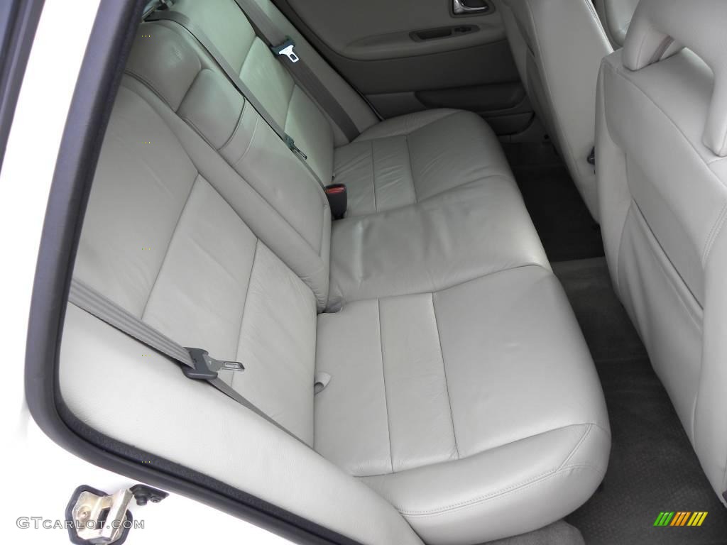 2001 V40  - White / Taupe/Light Taupe photo #11