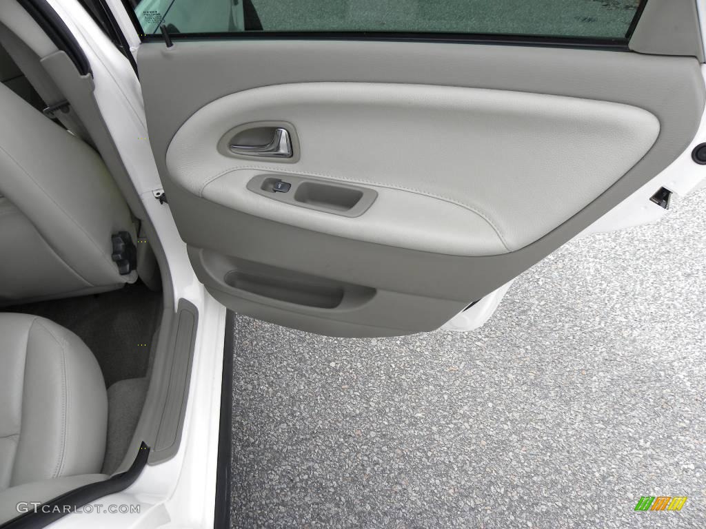 2001 V40  - White / Taupe/Light Taupe photo #12