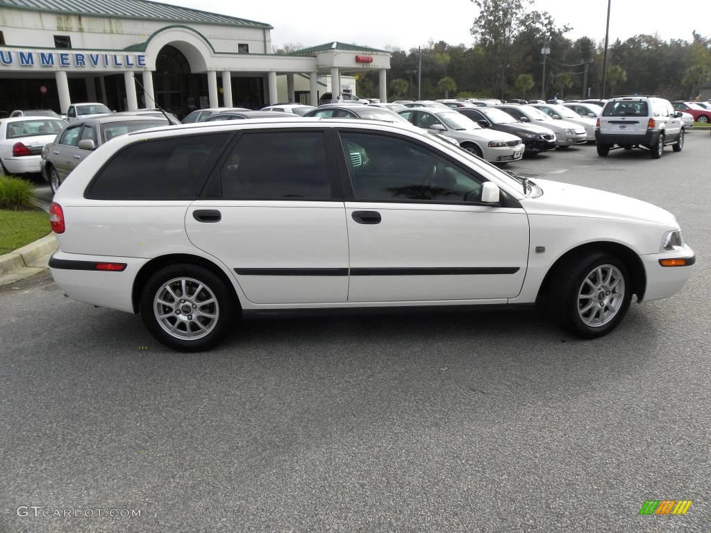 2001 V40  - White / Taupe/Light Taupe photo #13