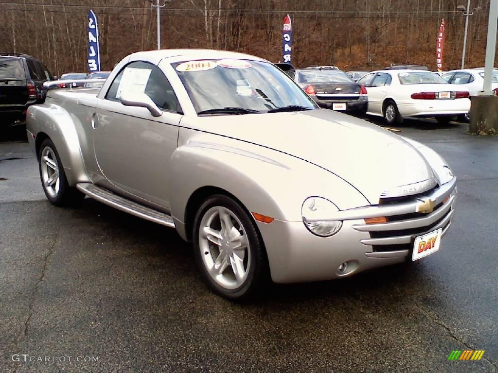 2004 SSR  - Ricochet Silver Metallic / Ebony photo #1